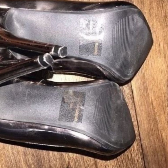 Wild Diva Metallic Silver Heels - Picture 11 of 11